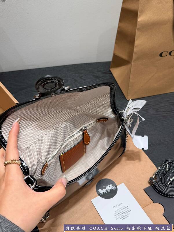Coach Black shoulder bag — 1:1 Replica