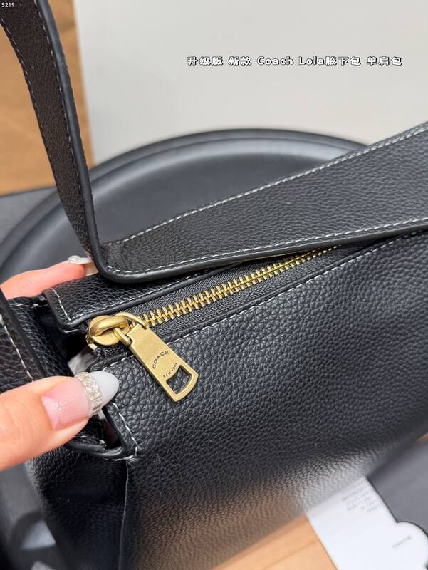 Coach Black shoulder bag — AAA Quality Replica