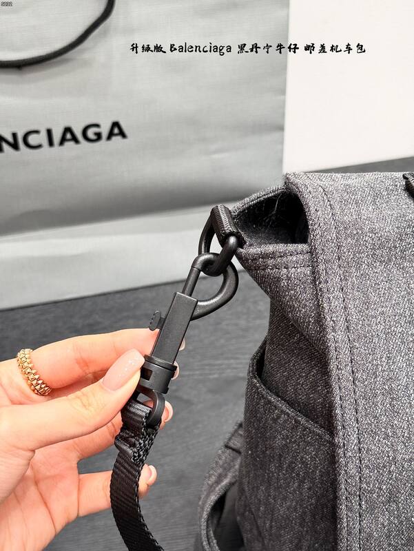 Balenciaga Black shoulder bag — Top Quality Replica