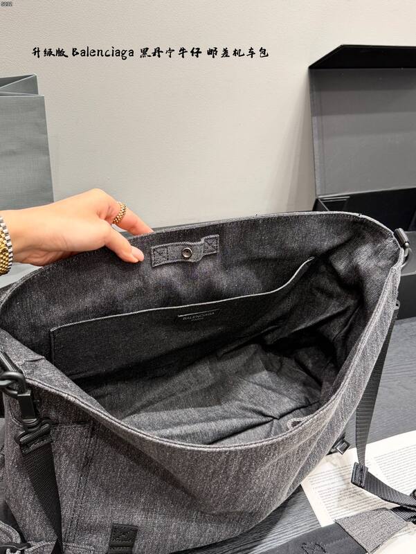 Balenciaga Black shoulder bag — Top Quality Replica