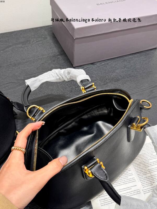 Balenciaga Black shoulder bag — 1:1 Replica