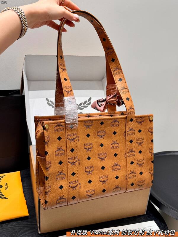 MCM Monogram 25x18x10cm shoulder bag — Premium Replica