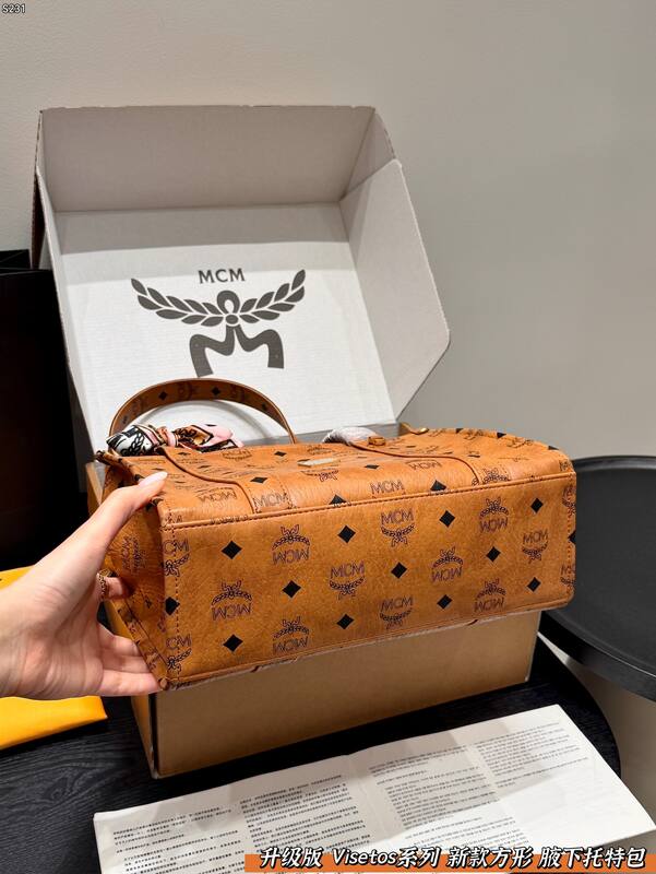MCM Monogram 25x18x10cm shoulder bag — Premium Replica