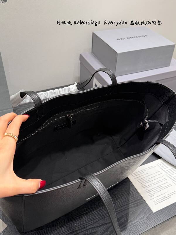 Balenciaga Black shoulder bag — AAA Quality Replica