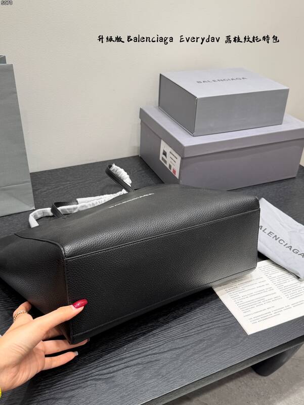 Balenciaga Black shoulder bag — AAA Quality Replica