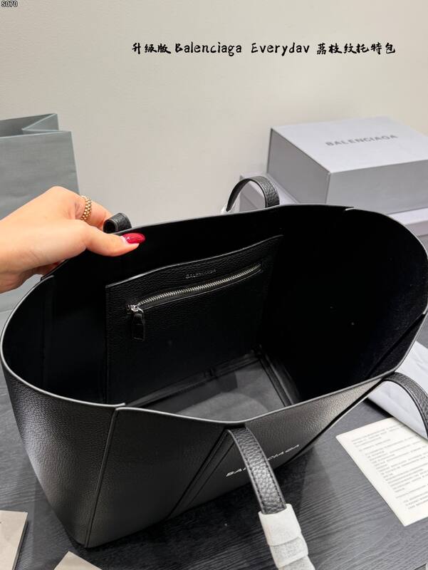 Balenciaga Black shoulder bag — Premium Replica