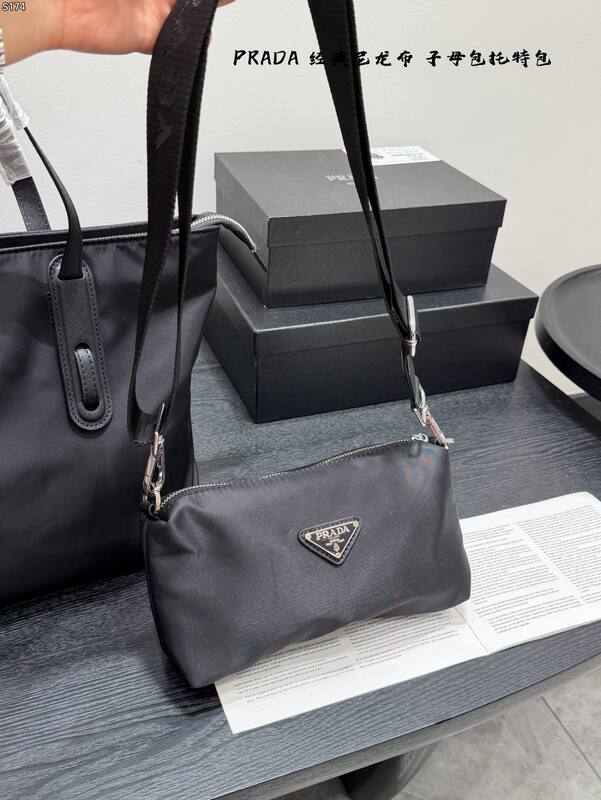 Prada Black 33x23x15cm shoulder bag — AAA Quality Replica