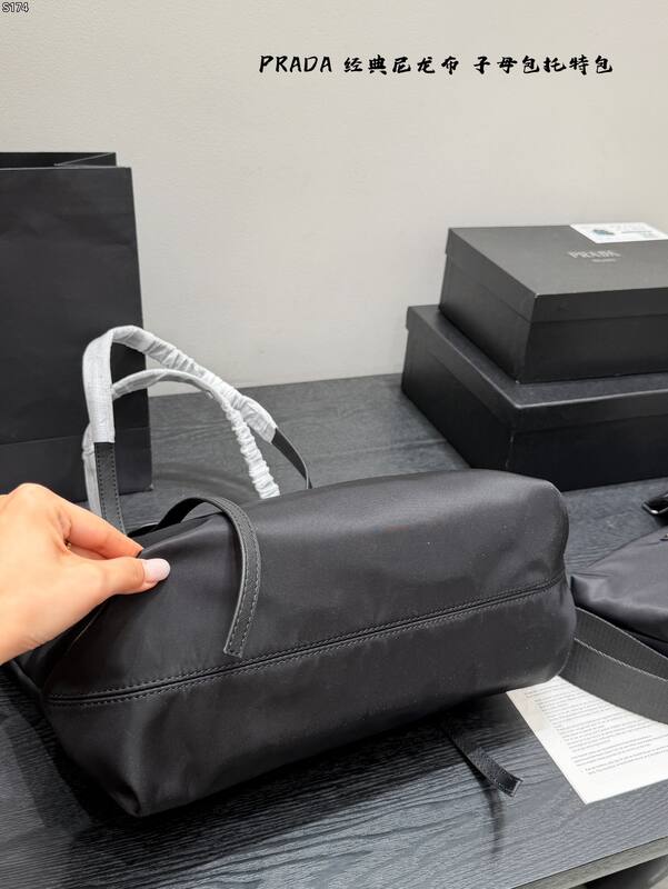 Prada Black 33x23x15cm shoulder bag — AAA Quality Replica