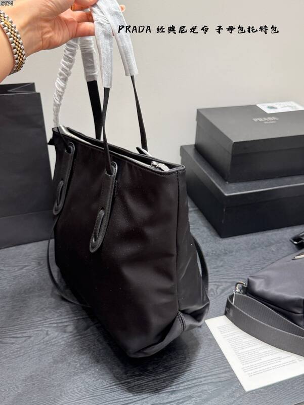 Prada Black 33x23x15cm shoulder bag — AAA Quality Replica