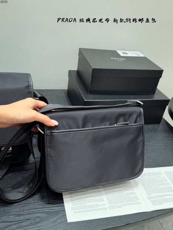 Prada Black 28x20x10cm shoulder bag — AAA Quality Replica