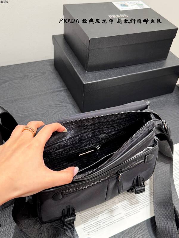 Prada Black 28x20x10cm shoulder bag — AAA Quality Replica