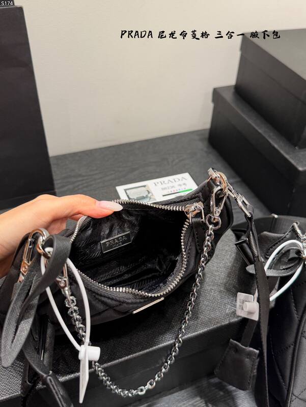 Prada Re-Edition 2005 Quilted Nylon Bag Black crossbody bag — Top Quality Replica