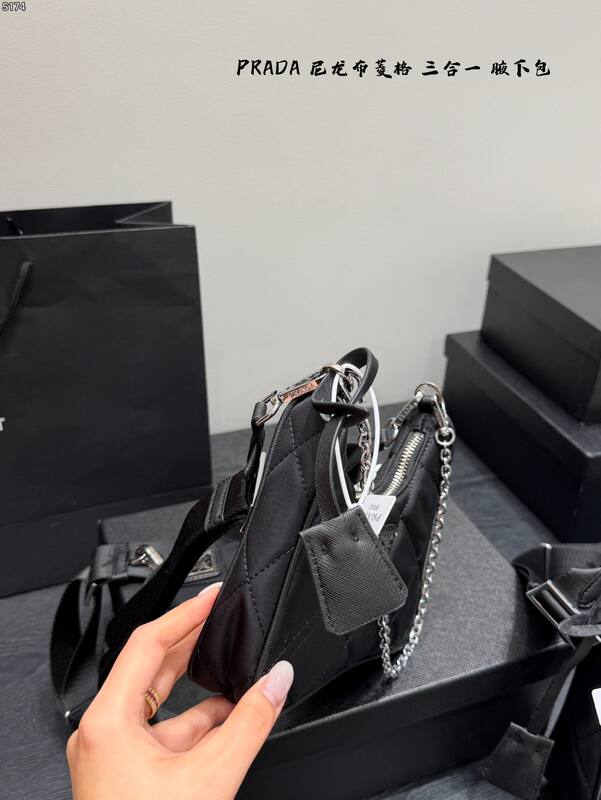 Prada Re-Edition 2005 Quilted Nylon Bag Black crossbody bag — Top Quality Replica