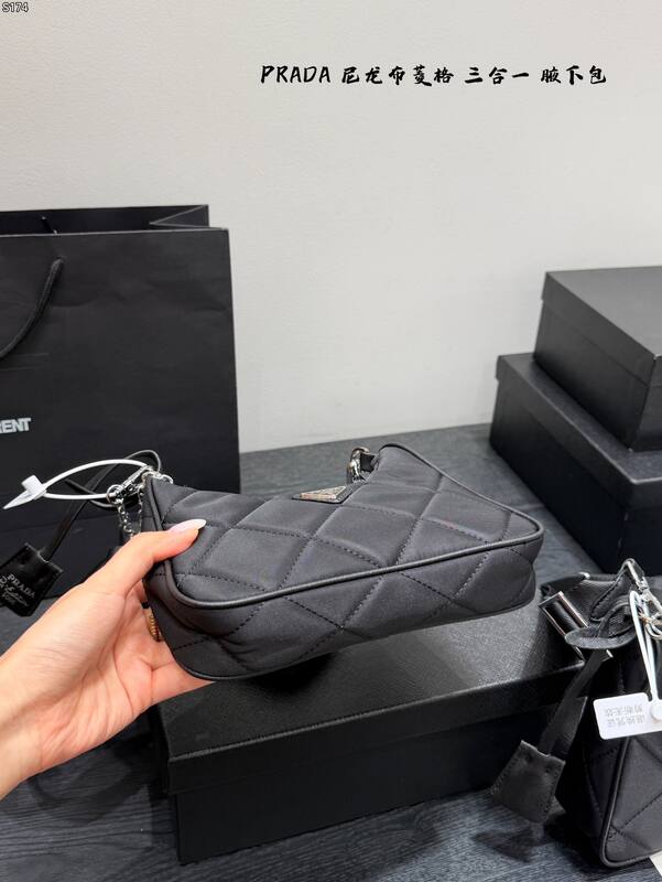 Prada Re-Edition 2005 Quilted Nylon Bag Black crossbody bag — Top Quality Replica