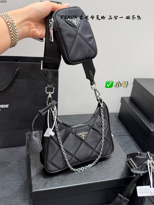 Prada Re-Edition 2005 Quilted Nylon Bag Black crossbody bag — Top Quality Replica