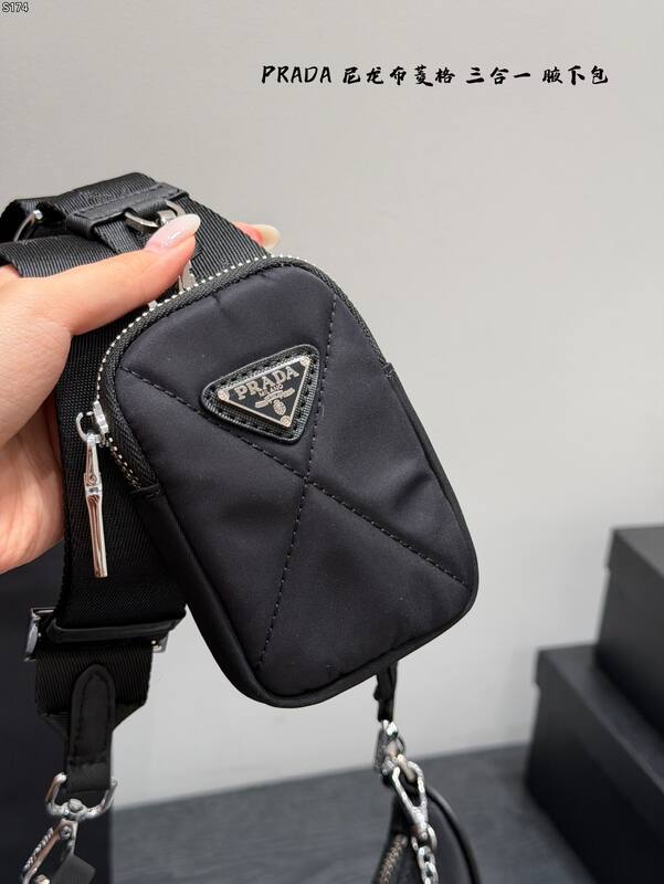Prada Re-Edition 2005 Quilted Nylon Bag Black crossbody bag — Top Quality Replica