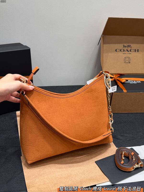 Coach shoulder bag — AAA Quality Replica