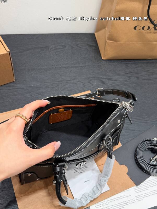 Coach Black shoulder bag — Premium Replica