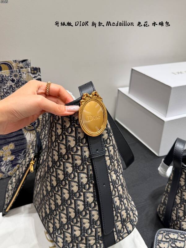 Dior Medallion Oblique tote — Premium Replica
