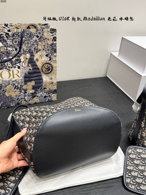 Dior Medallion Oblique tote — Premium Replica