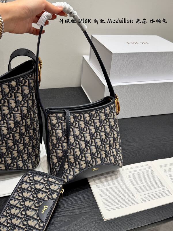 Dior Medallion Oblique tote — Premium Replica