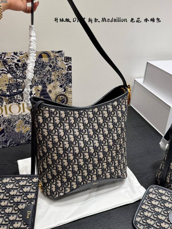 Dior Medallion Oblique tote — Premium Replica