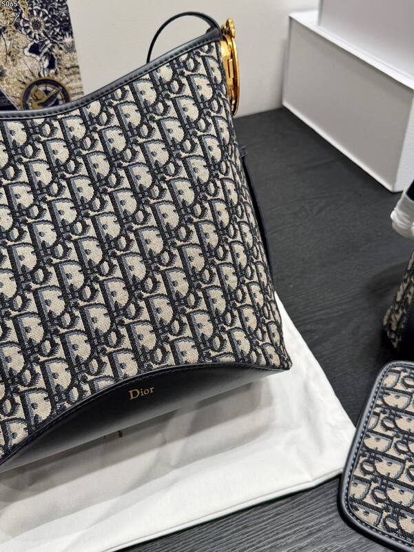 Dior Medallion Oblique tote — Premium Replica