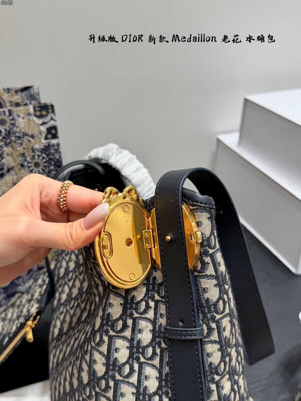 Dior Medallion Oblique tote — Premium Replica