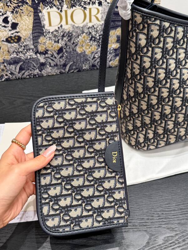 Dior Medallion Oblique tote — Premium Replica