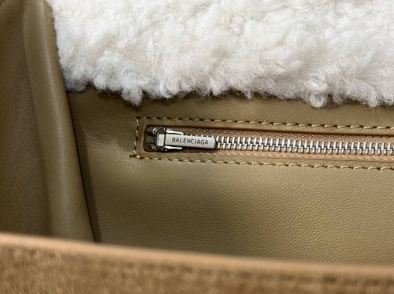 Balenciaga Brown 25x18x10cm shoulder bag — Premium Replica