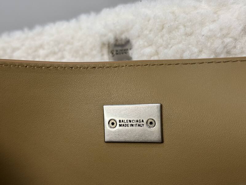 Balenciaga Brown 25x18x10cm shoulder bag — Premium Replica