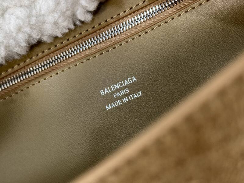 Balenciaga Brown 25x18x10cm shoulder bag — Premium Replica