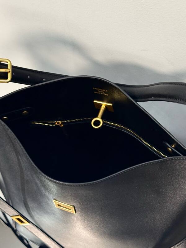 Balenciaga Black 40x30x16cm shoulder bag — Top Quality Replica