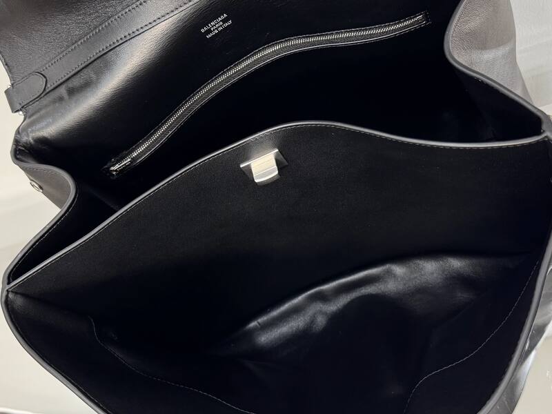 Balenciaga Black shoulder bag — Premium Replica