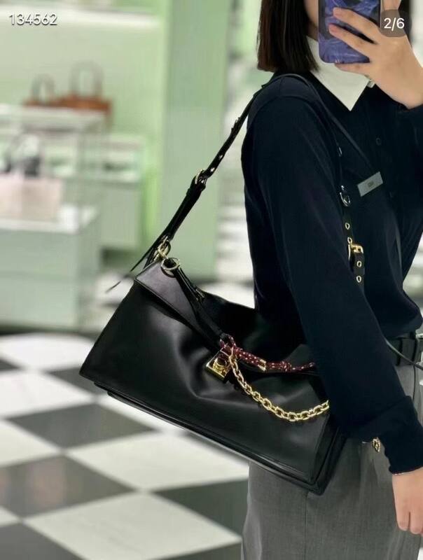 Prada Black 40x30x16cm shoulder bag — 1:1 Replica