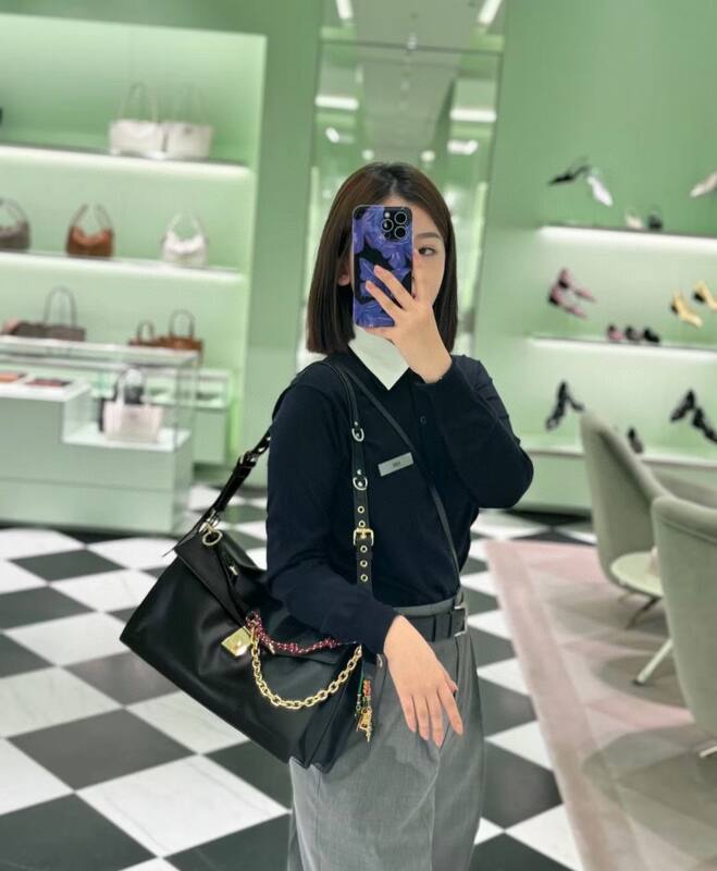 Prada Black 40x30x16cm shoulder bag — 1:1 Replica