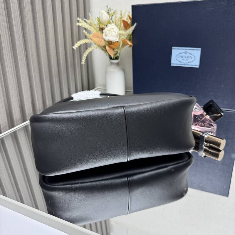 Prada Black 28x18x11cm shoulder — 1:1 Replica