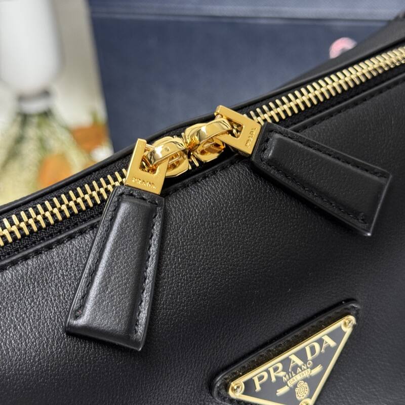 Prada Black 28x18x11cm shoulder — 1:1 Replica