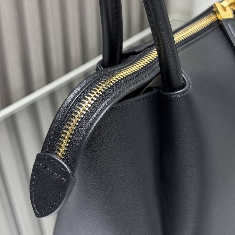 Prada Black 28x18x11cm shoulder — 1:1 Replica
