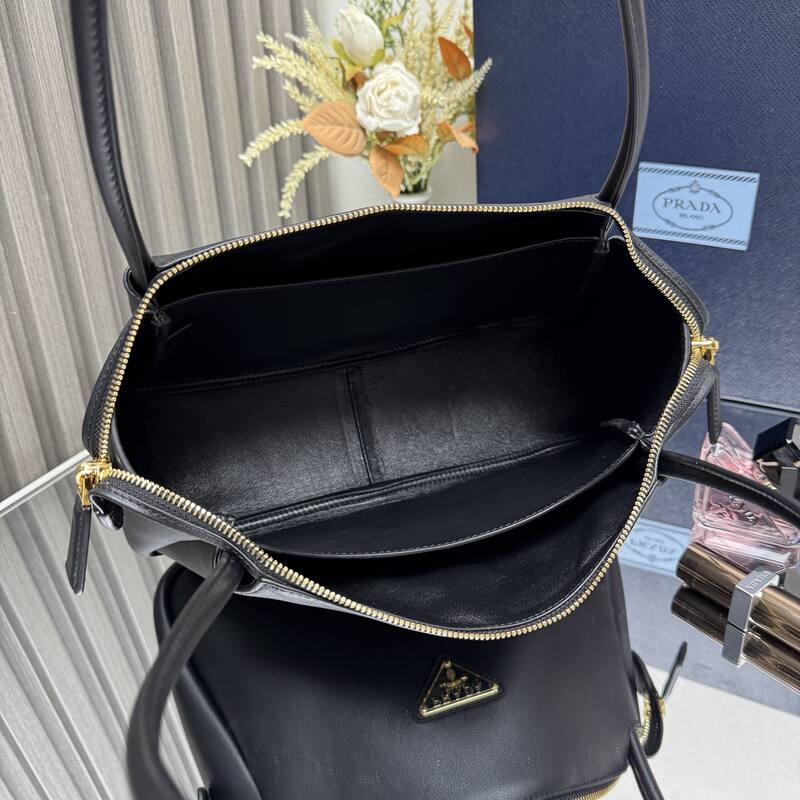 Prada Black 28x18x11cm shoulder — 1:1 Replica