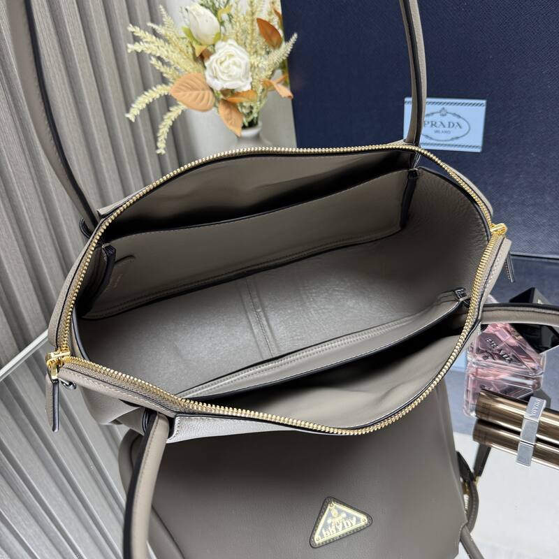 Prada Gray leather 28x18x11cm shoulder — 1:1 Replica