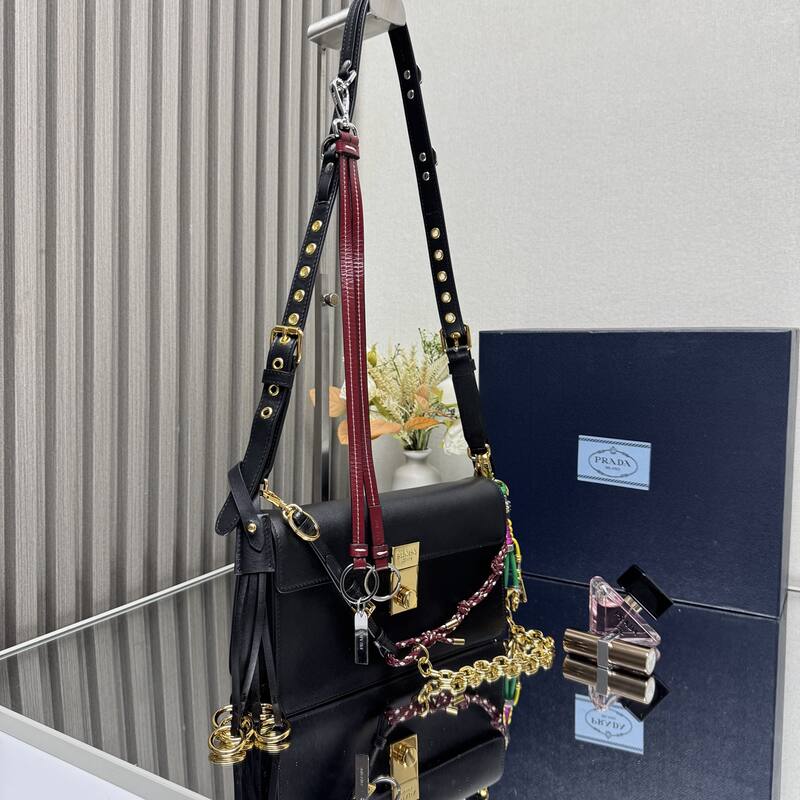 Prada Black shoulder bag — Premium Replica
