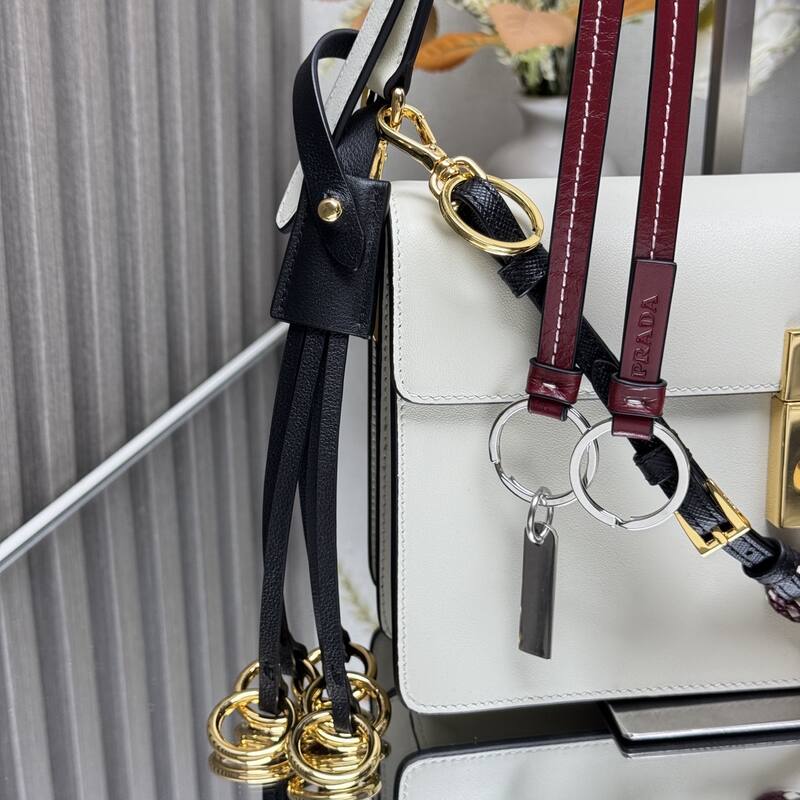 Prada White shoulder bag — 1:1 Replica