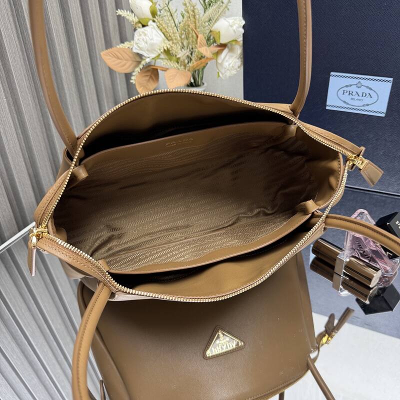 Prada Caramel brown leather 28x18x11cm shoulder — Premium Replica