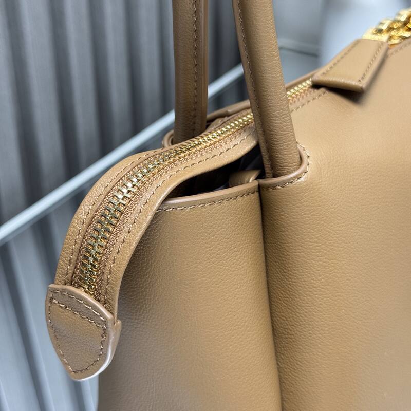 Prada Caramel brown leather 28x18x11cm shoulder — Premium Replica
