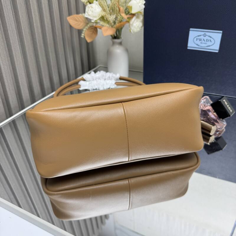 Prada Caramel brown leather 28x18x11cm shoulder — Premium Replica