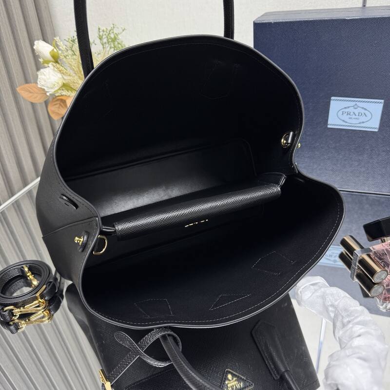 Prada Black shoulder bag — Premium Replica