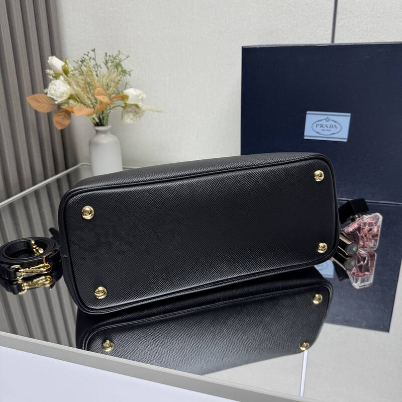 Prada Black shoulder bag — Premium Replica