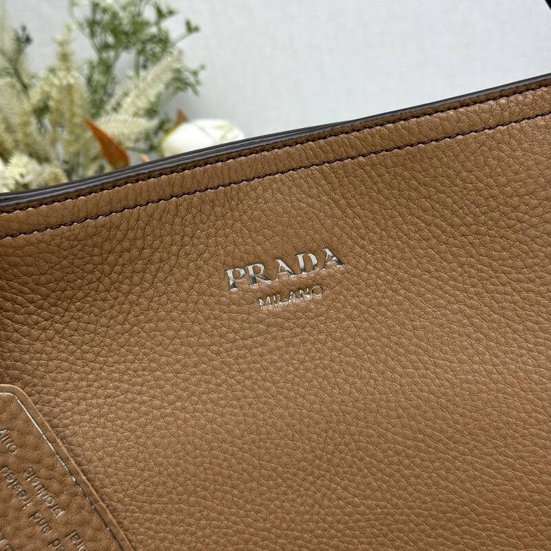 Prada Red 40x30x16cm shoulder bag — 1:1 Replica