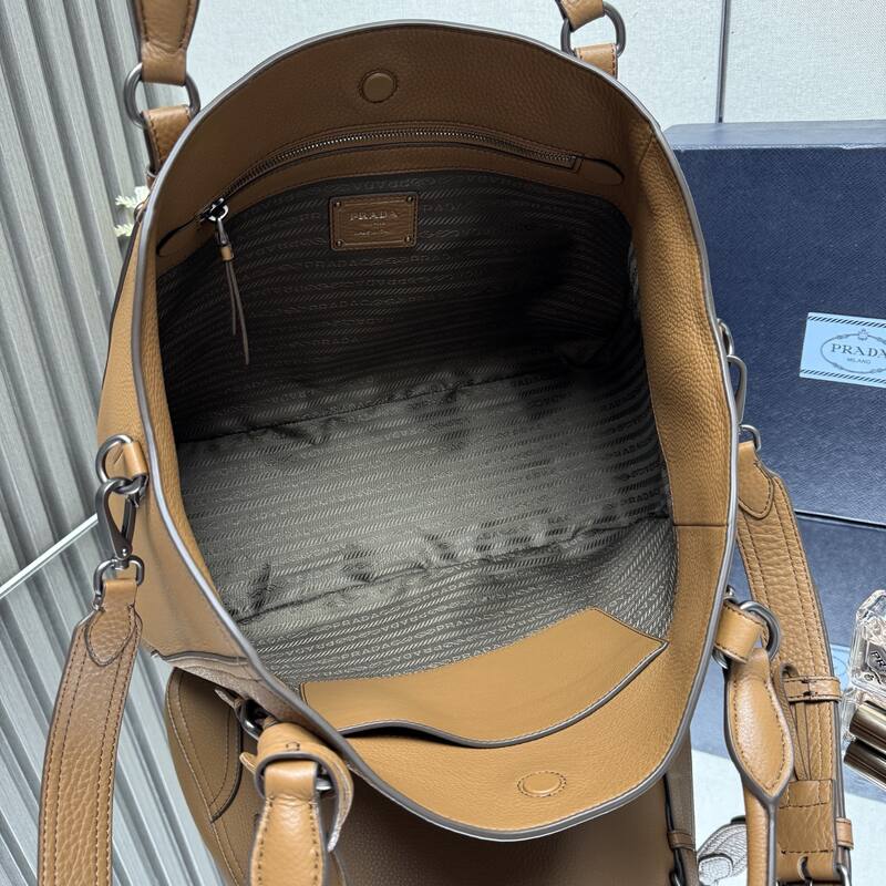Prada Red 40x30x16cm shoulder bag — 1:1 Replica